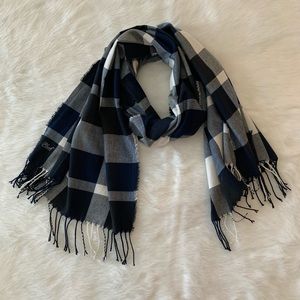 ✨Cozy checkered scarf!